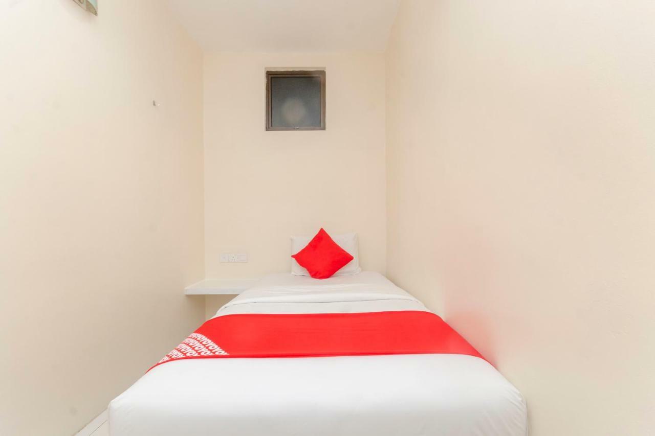 Oyo 1010 Skudai Hotel Экстерьер фото