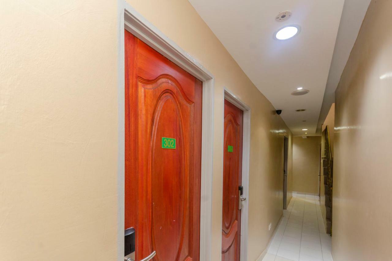 Oyo 1010 Skudai Hotel Экстерьер фото