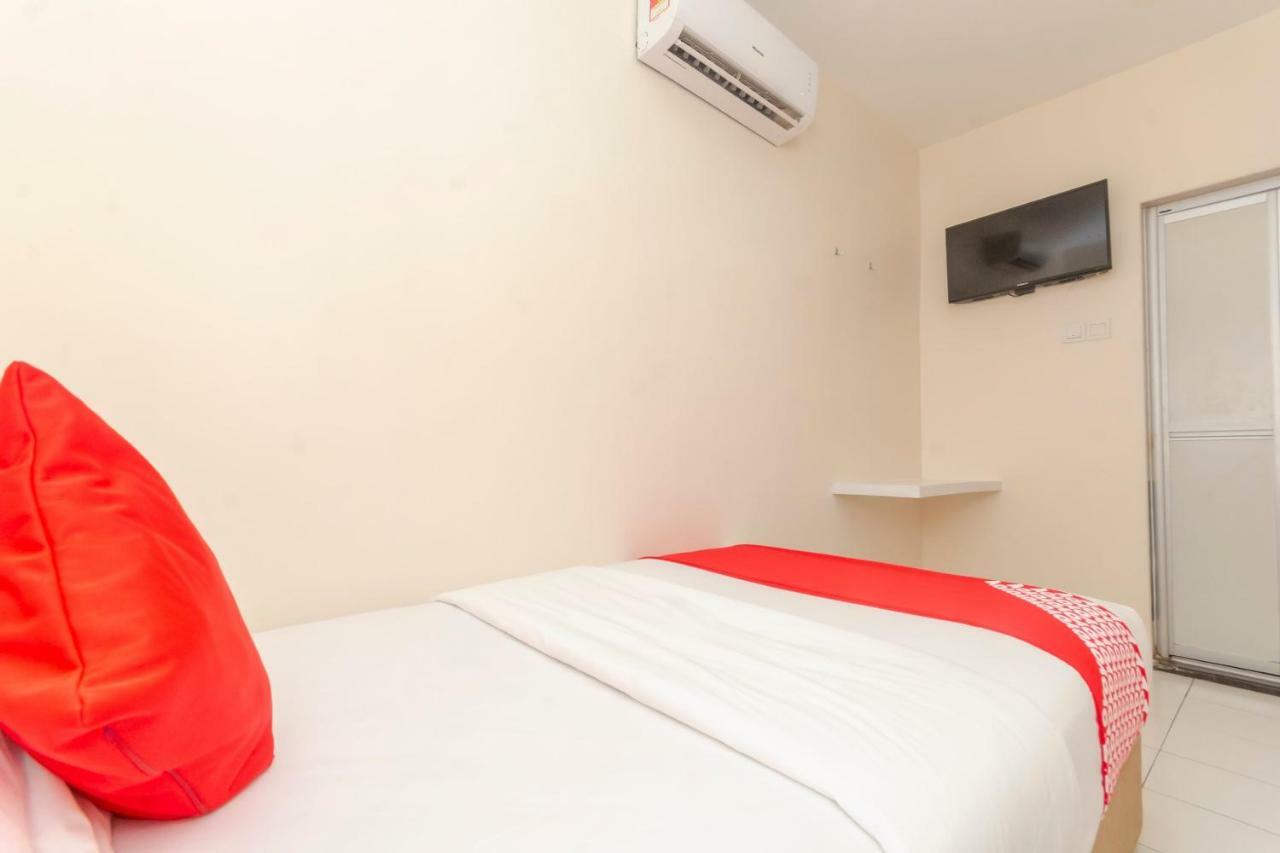 Oyo 1010 Skudai Hotel Экстерьер фото