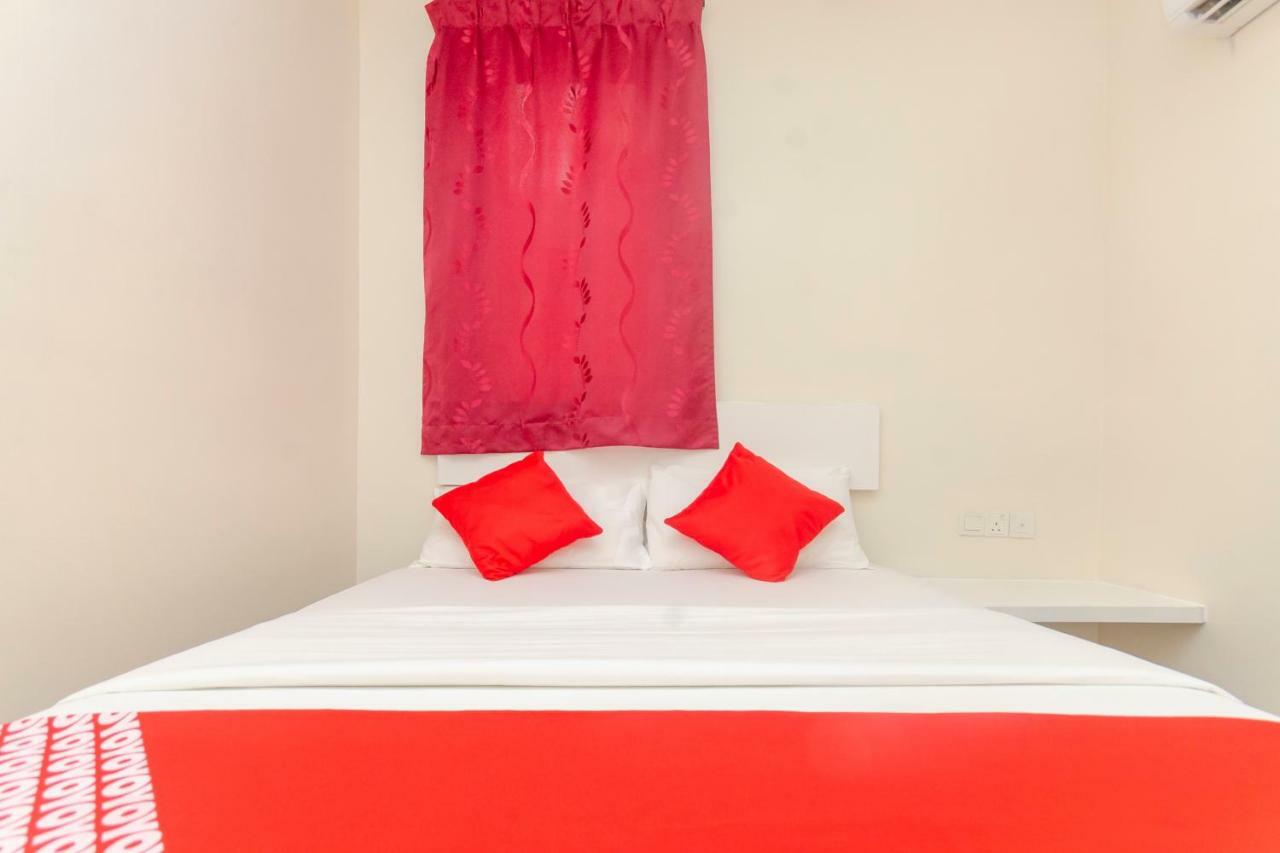 Oyo 1010 Skudai Hotel Экстерьер фото