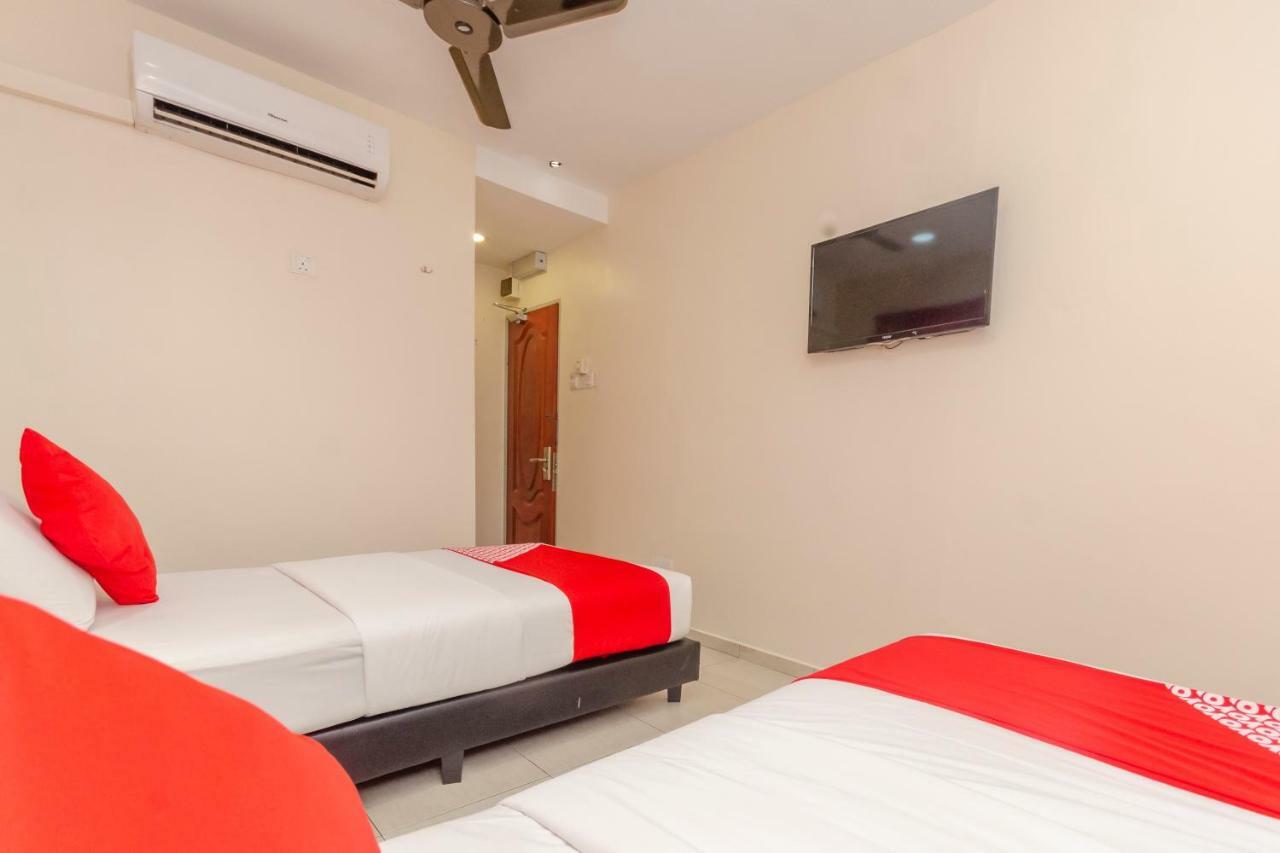 Oyo 1010 Skudai Hotel Экстерьер фото