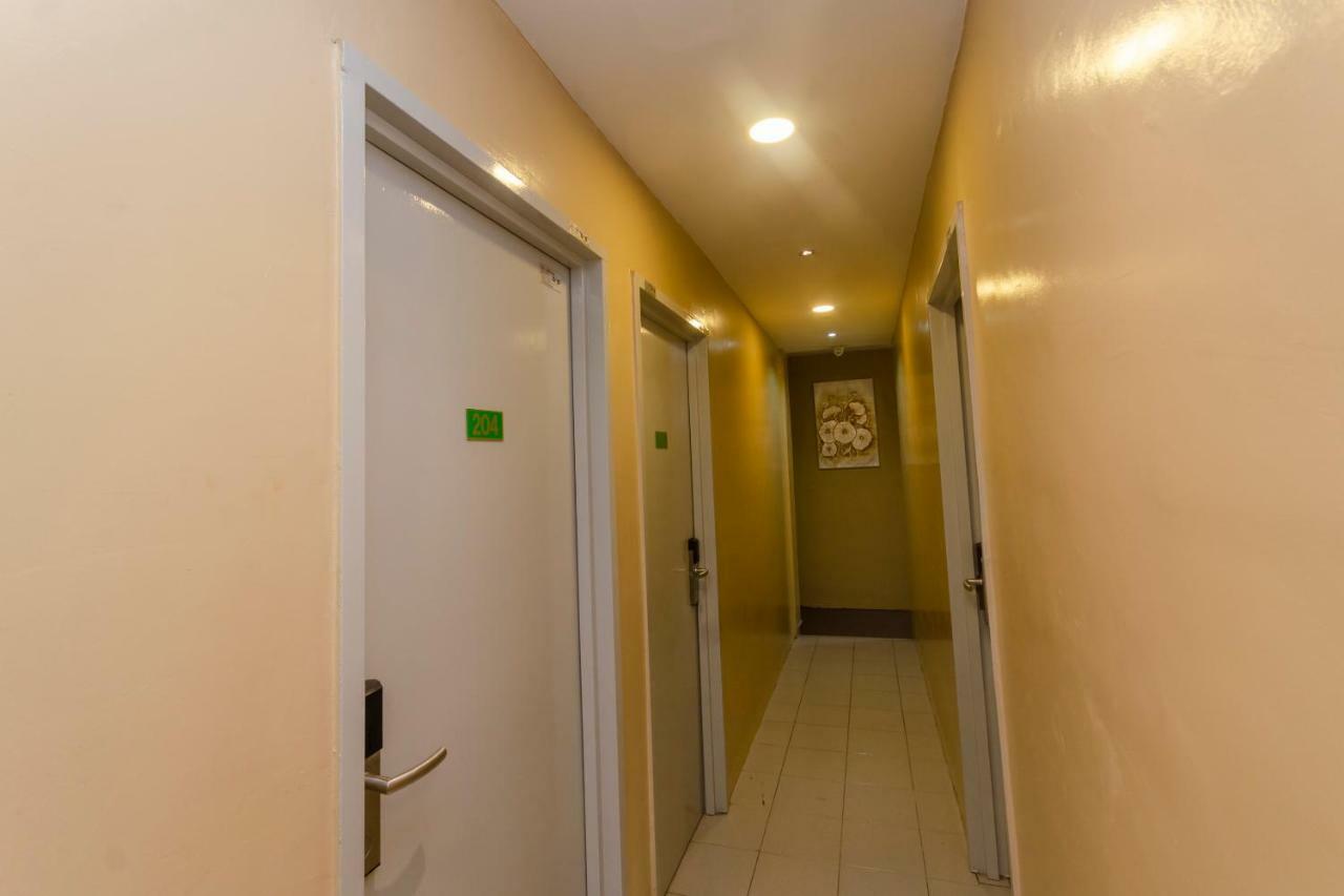 Oyo 1010 Skudai Hotel Экстерьер фото