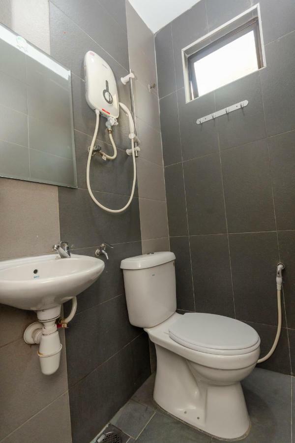 Oyo 1010 Skudai Hotel Экстерьер фото