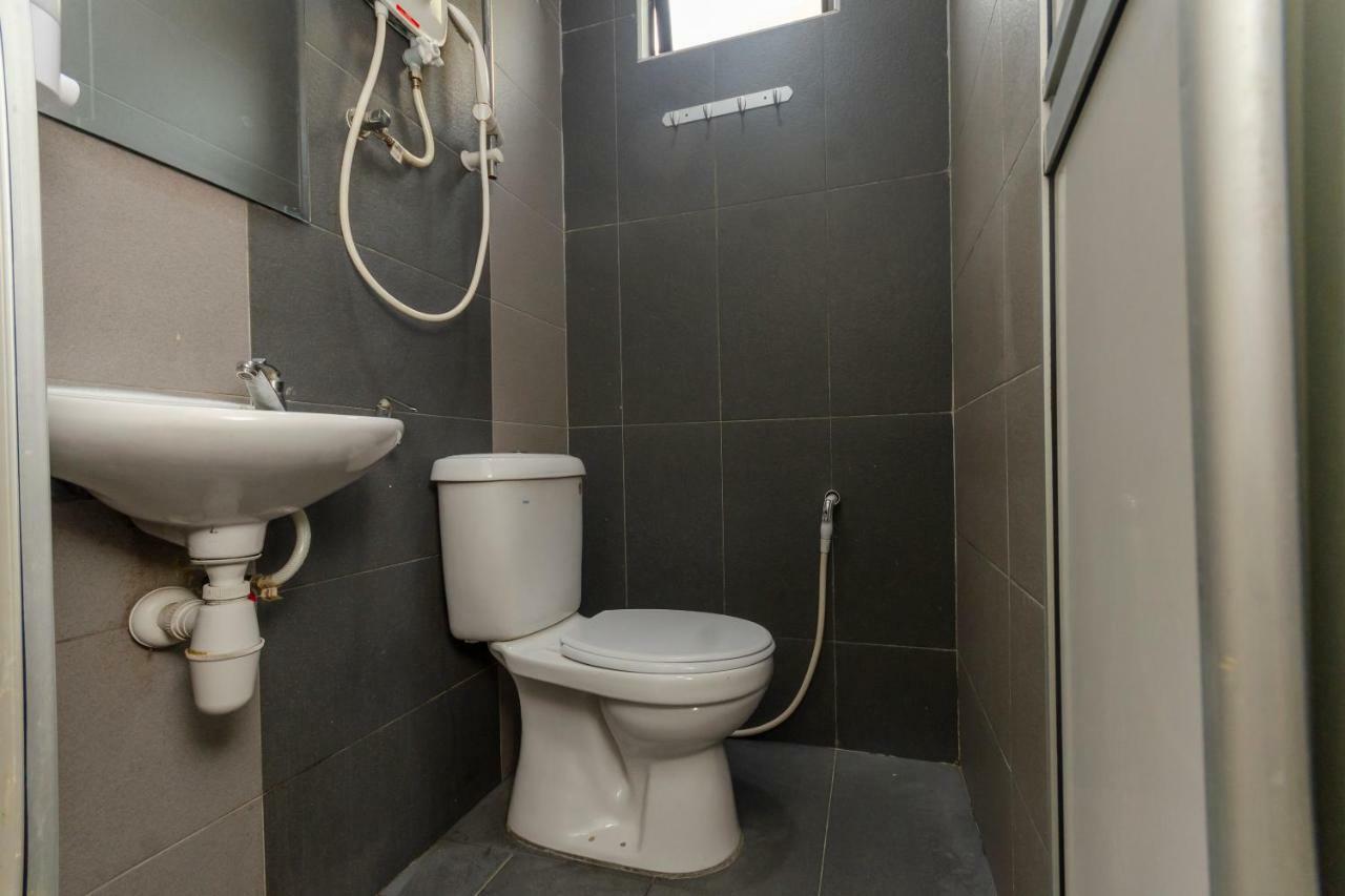Oyo 1010 Skudai Hotel Экстерьер фото