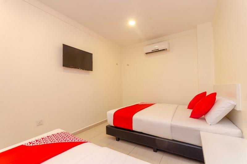 Oyo 1010 Skudai Hotel Экстерьер фото