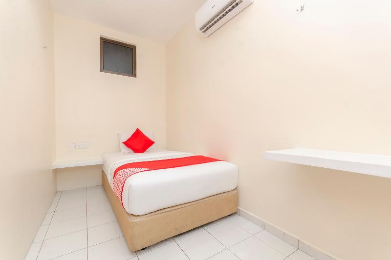Oyo 1010 Skudai Hotel Экстерьер фото